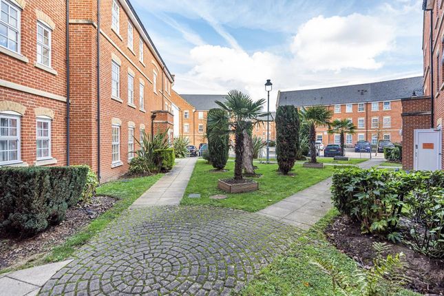 Flat for sale in Aylesbury, Buckinghamshire