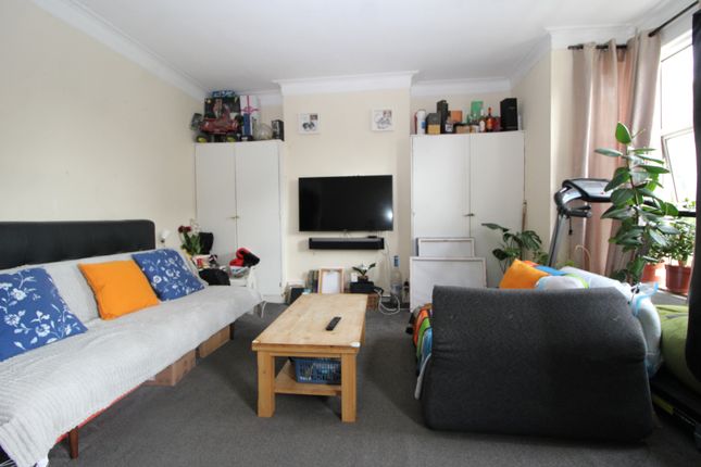 First Floor Flat, 128 Kempe Road, London photo 3