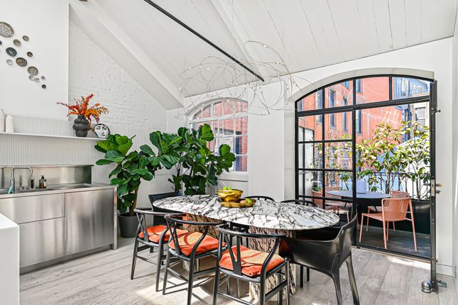 18, 18 Hollen Street, London photo 4