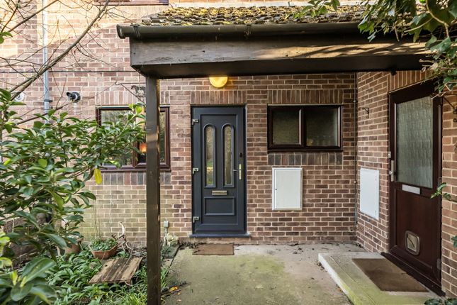 1-bed flat on 28, Perry Close, Middlesex, £260,000