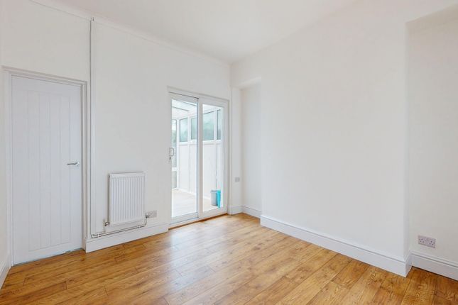 13, Lewis Street, Pontyclun photo 3
