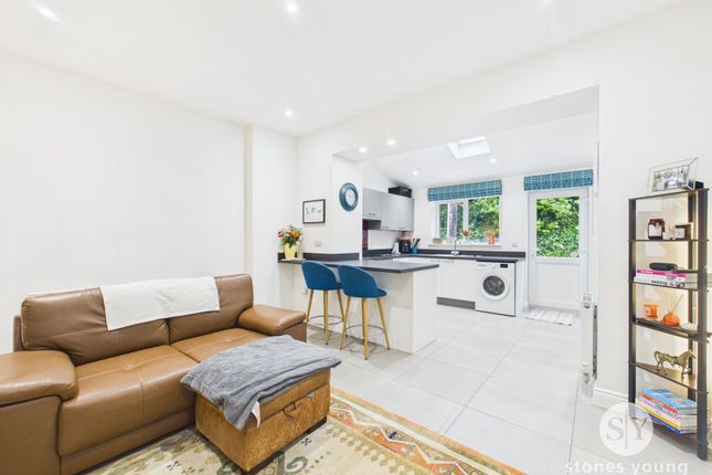 2 Victoria Terrace, Blackburn photo 2