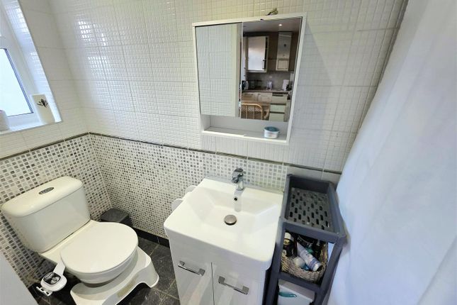 32, Clare Road, Greenford photo 5