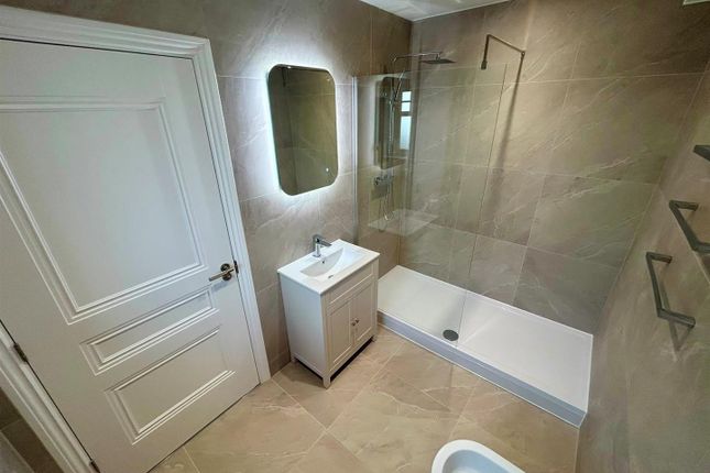 4, Jensen Close, Hornchurch photo 4