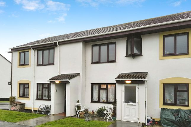 2-bed flat on 4F Elder House, Knoll Park, Somerset, £135,000
