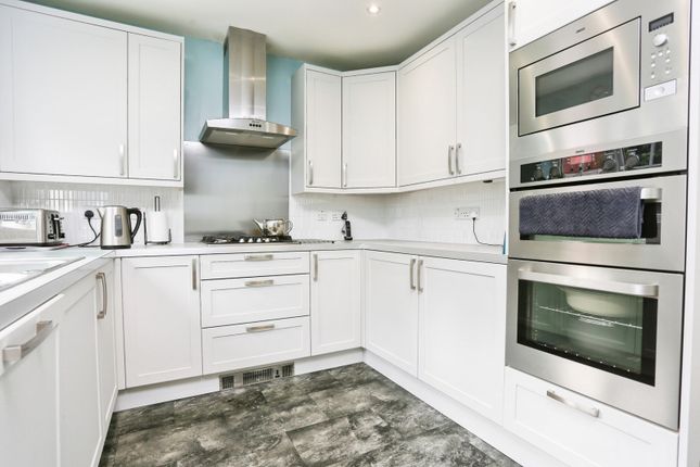 18, Saxby Drive, Leicester photo 3