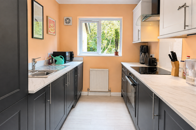 62, Upper Heyshott, Petersfield photo 4