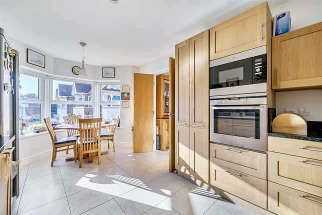 5, Parham House, 15 King George's Drive, Liphook photo 2