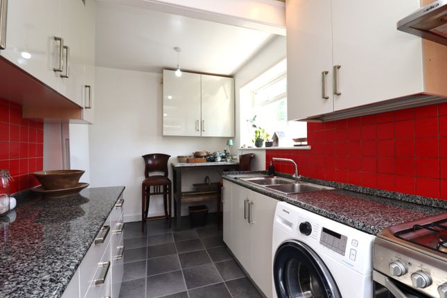 Maisonette to rent in Queens Road, Kingston Upon Thames, Surrey