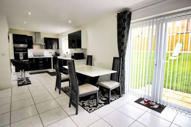11, Carlton Way, Treeton photo 4
