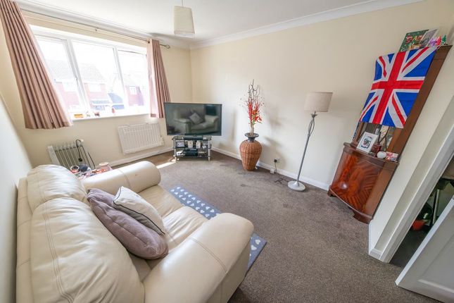 24, Spruce Avenue, Waterlooville photo 2