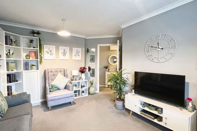 257 Longacres, Bridgend photo 2