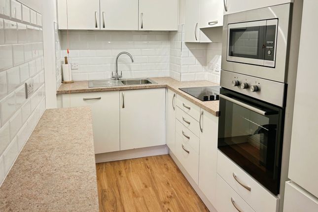 Bentley Court, Camberley photo 3