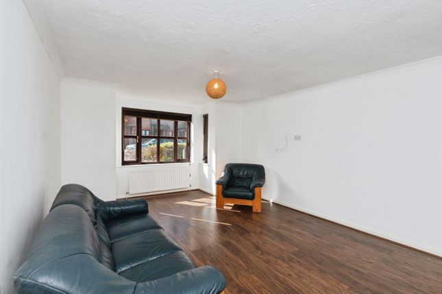 Flat 2, Mayfield Court, Hook photo 4