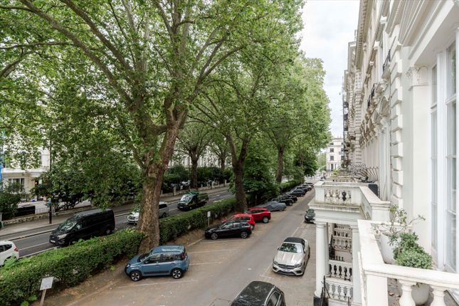 Flat for sale in Westbourne Terrace, London