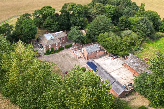 Stand Farm Spa Lane, Ormskirk photo 3