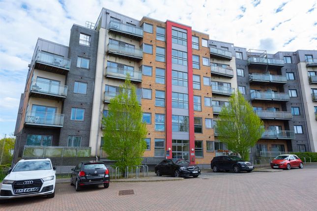 Flat for sale in Shetland Road, Basingstoke