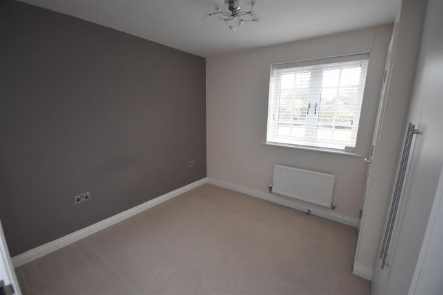 Flat to rent in Scarlett Avenue, Halton Camp, Aylesbury