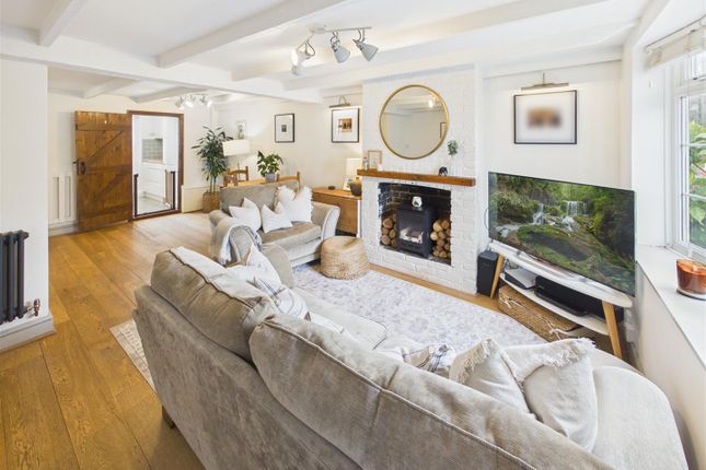 23, Burwood Road, Walton-On-Thames photo 3