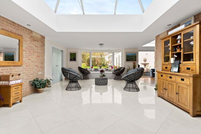 White Oaks, East Hanningfield Road, Chelmsford photo 2