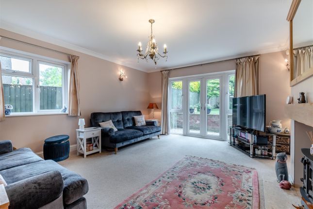 2, Cherrywood Court, Gloucester photo 2