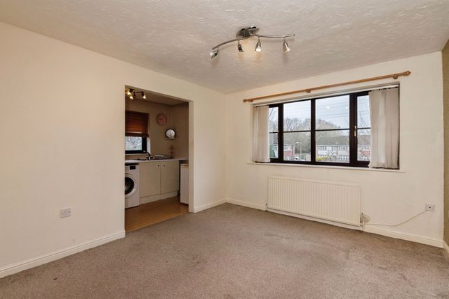 Flat 10, Redbrooke Court, Lower Crescent, Stanford-Le-Hope photo 4