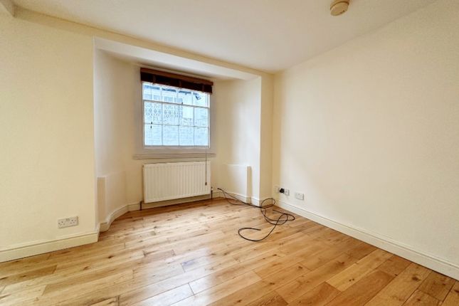 1, Belfort, East Street, Farnham photo 3