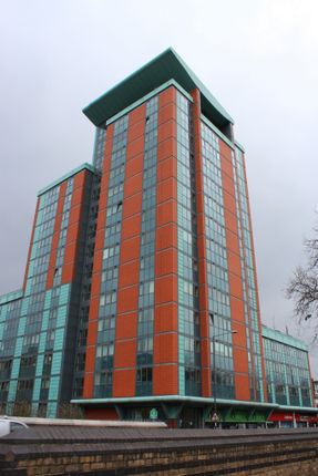Stylish Two-Bedroom Apartment | High Floor | The Fusion Building, E14