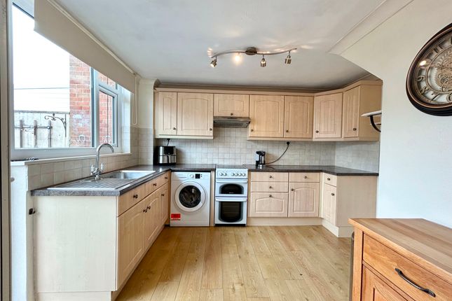8 Russet Avenue, Exeter photo 4