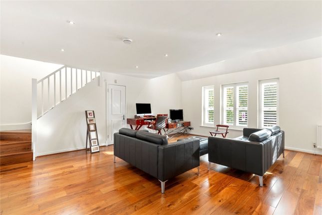 Emmanuel Road, London photo 4