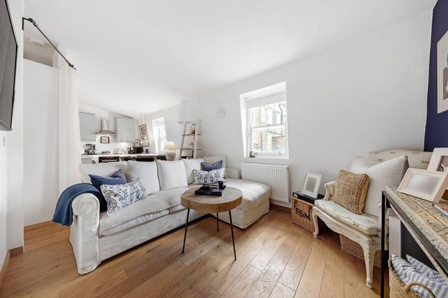Flat for sale in Wellington House, Pensbury Place, Battersea, 390-388 Wandsworth Road