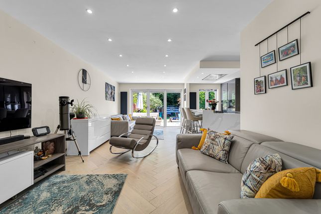 72, Anglesey Close, Ashford photo 3