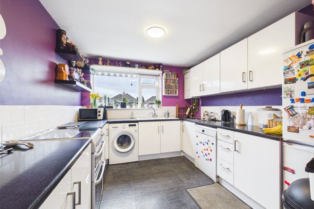 3, Latymer Croft, Gloucester photo 3