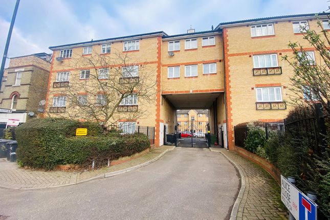 Thumbnail Flat for sale in Alice Close, New Barnet