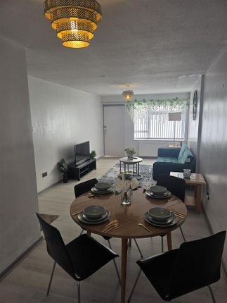 Emery Close, Walsall photo 3