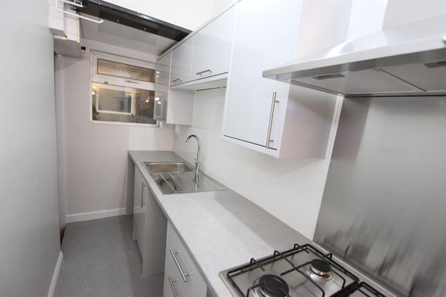 17, Planetrees Street, Bradford photo 4