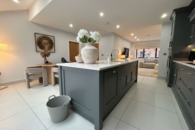2 Belfry View, Manchester photo 4