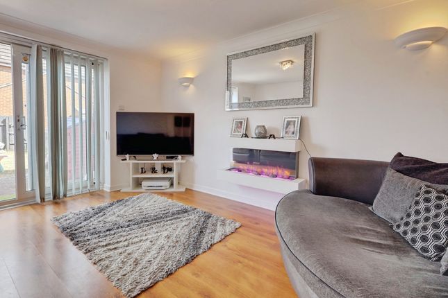 9, Warren Drive, Basildon photo 3
