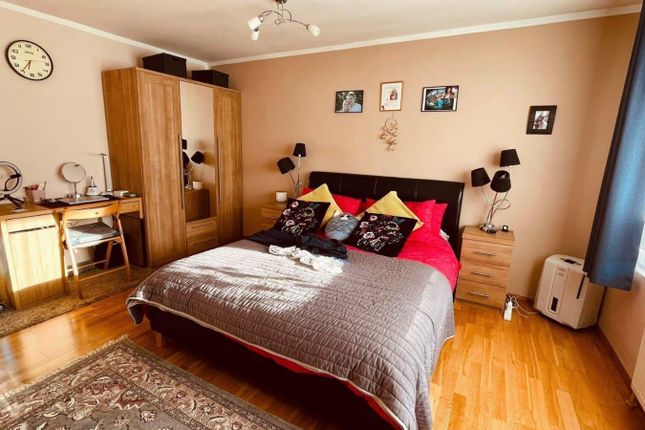 28, Saltram Close, London photo 3