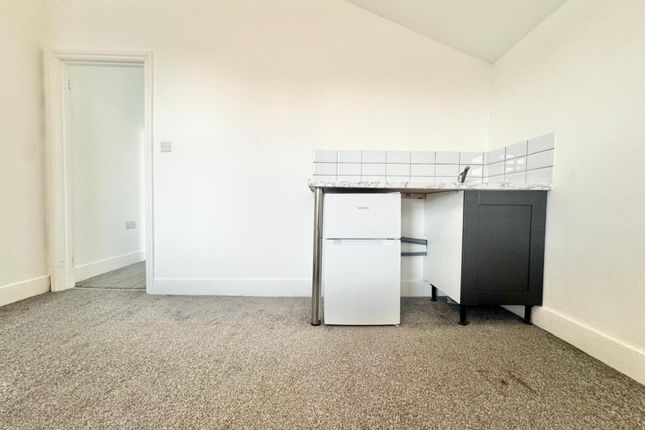 Flat 5 27 Bartram Road, LONDON photo 4