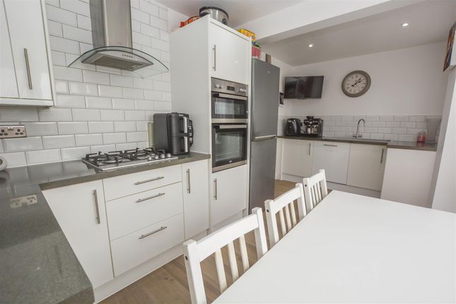 5, Navarre Gardens, Romford photo 3