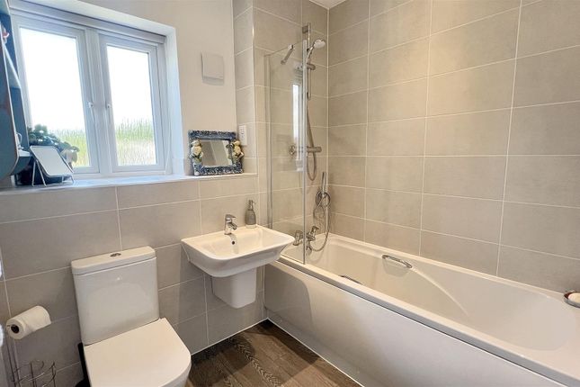 5, Lime Close, Chard photo 4