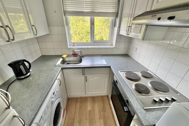47, Heatherfield Court, Cheshire photo 2
