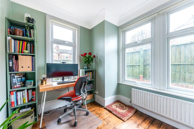 Flat for sale in Stondon Park, London