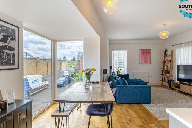 63 Heathfield Square, Wandsworth photo 4