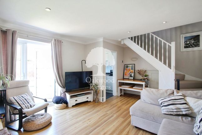 5b, Leas Drive, Iver photo 2