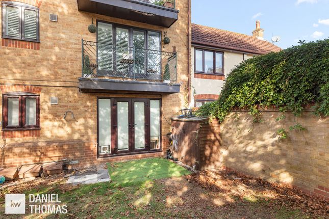 Flat Flat 1, Vicarage Court, Horseshoe Close, Waltham Abbey photo 4