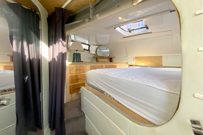 1-bed house on South Dock Marina, Rope Street, London, £118,500