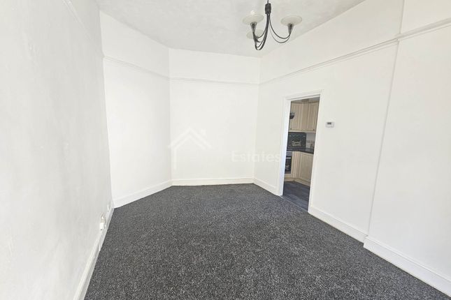 4, Fiddler Hill, Dewsbury photo 3