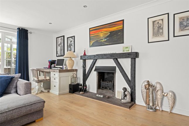 Caenshill Lodge, 271, Brooklands Road, Surrey photo 3